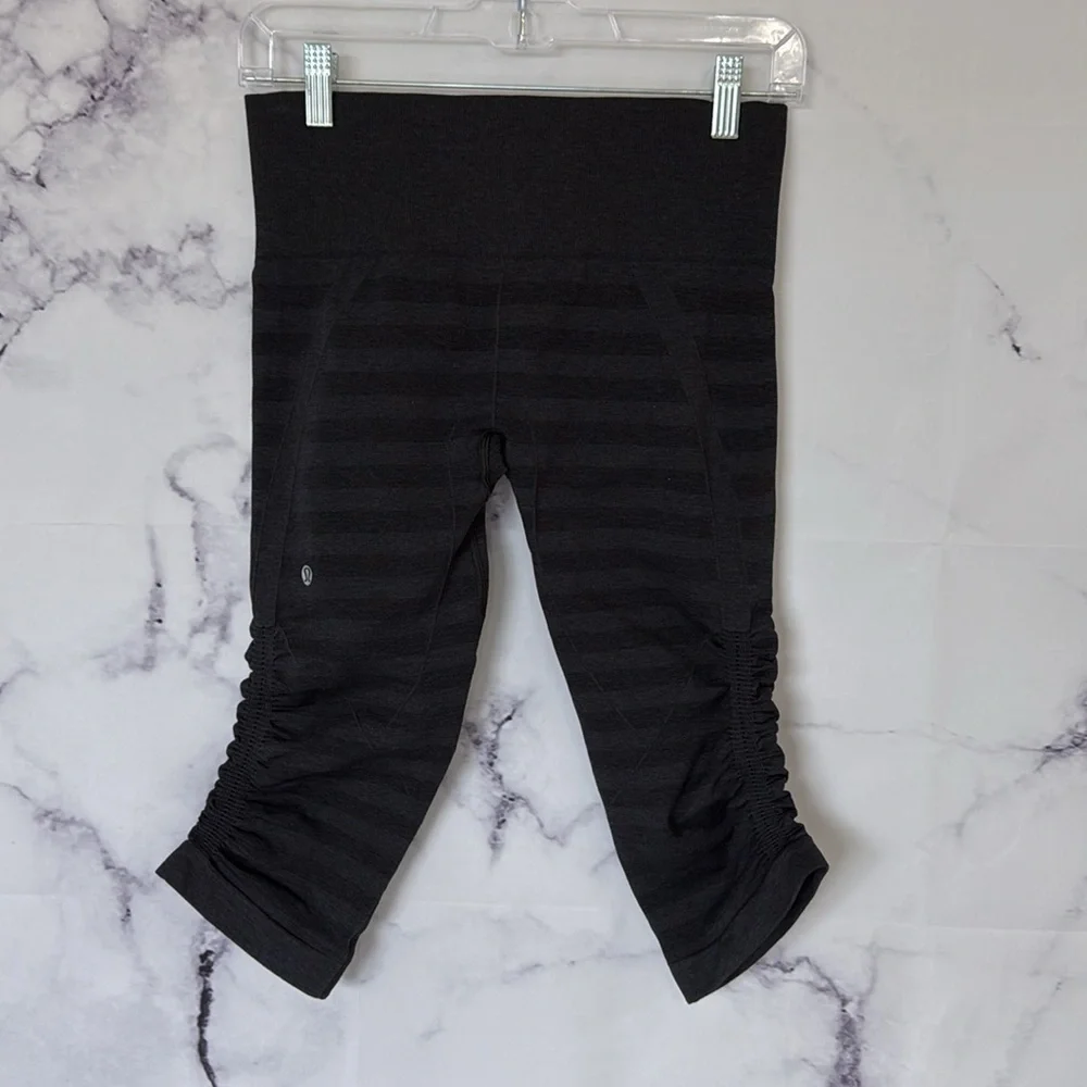 LULULEMON In The Flow Crop Stripe Black Size 8
